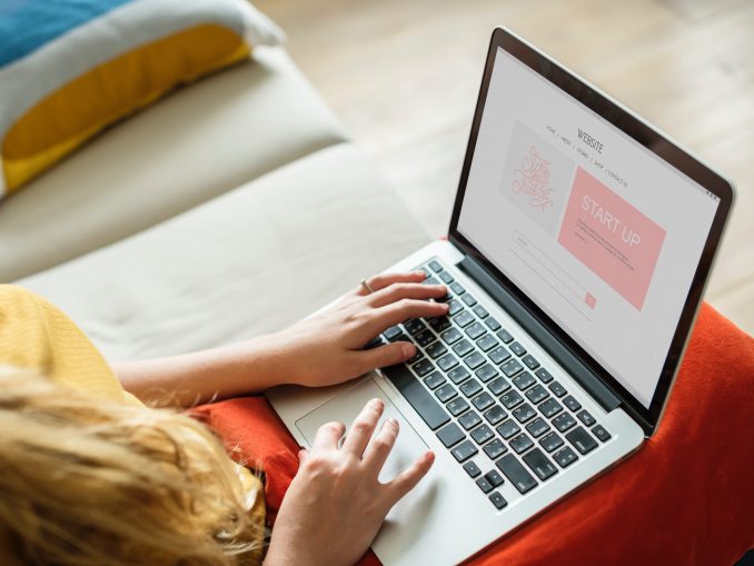 Más allá del clic: Cómo combinar publicidad y gestión para triunfar en redes sociales